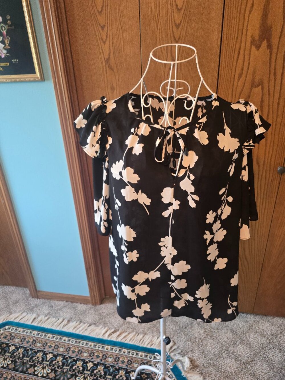Ann Taylor Floral Keyhole Tie Neck Blouse | Size Small